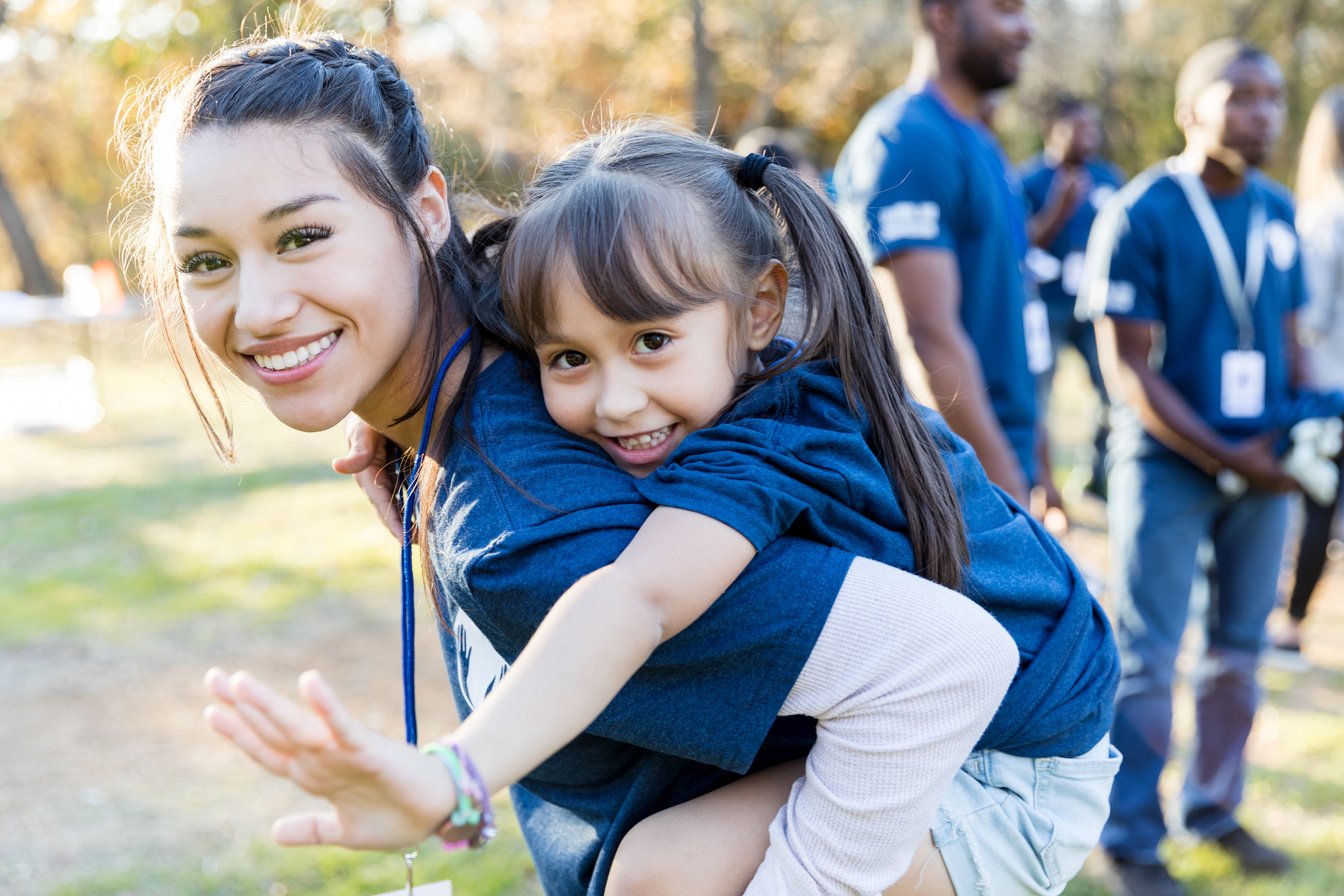 Sisters volunteering together